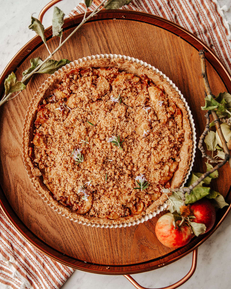 Vegan Apple Crumb Pie, Serves 8